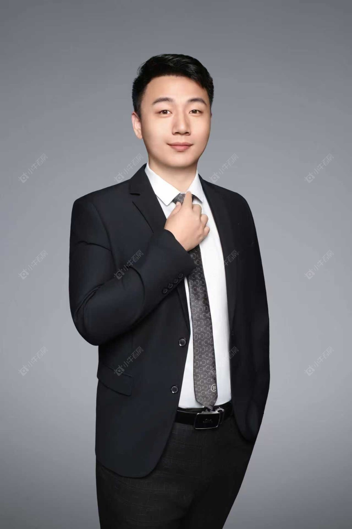 二手经纪人李圣元