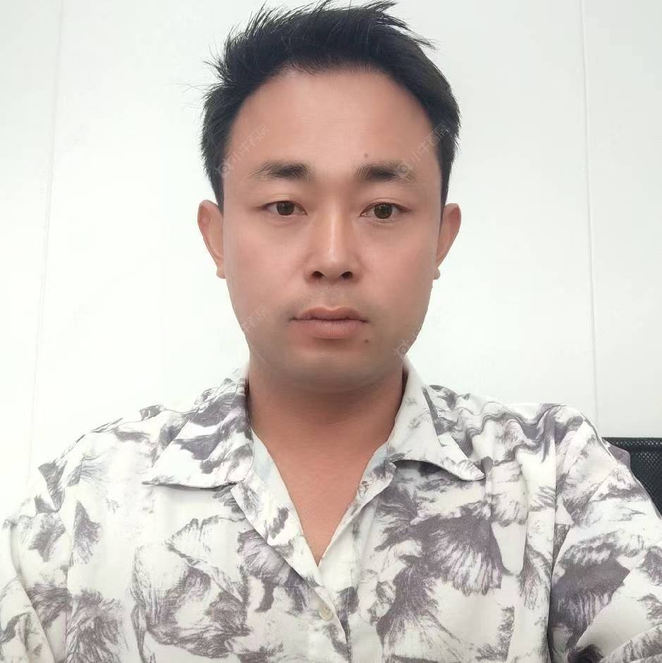 二手经纪人施忠培