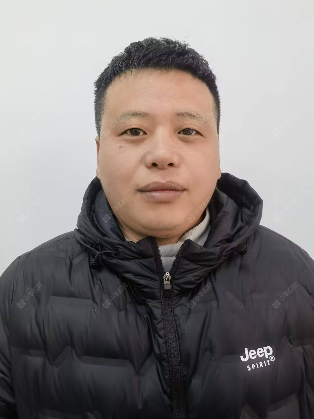 租房经纪人张灯举