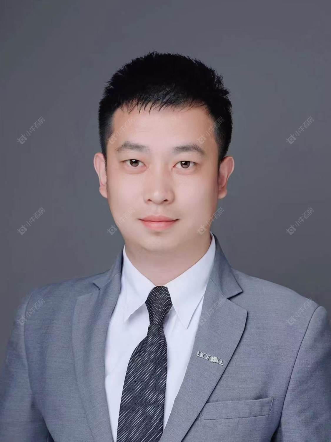 二手经纪人李百闪