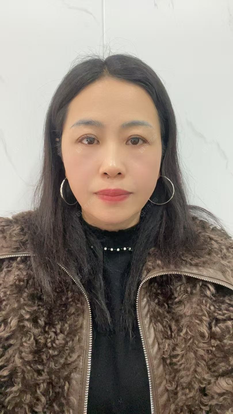 楼盘经纪人邹爱兰